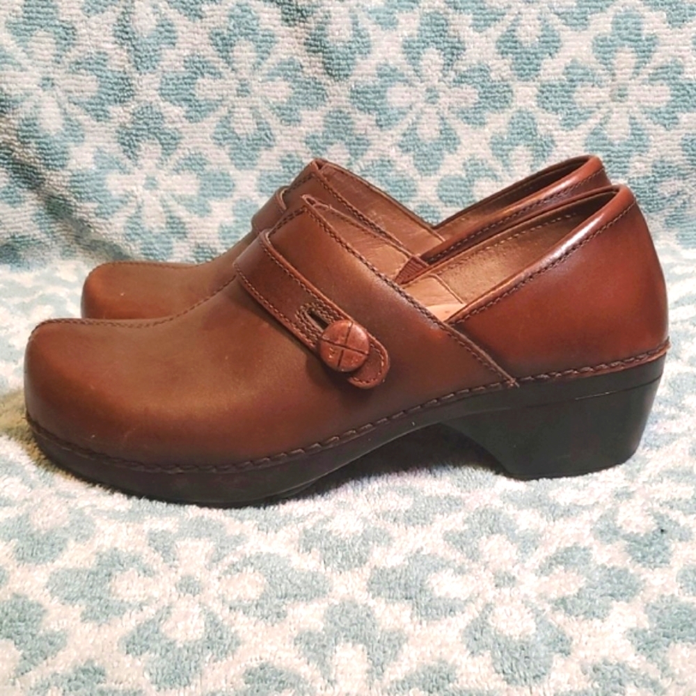 Brown Leather Dansko Women's Clogs With Button Detail Size 8 (EUR 39)